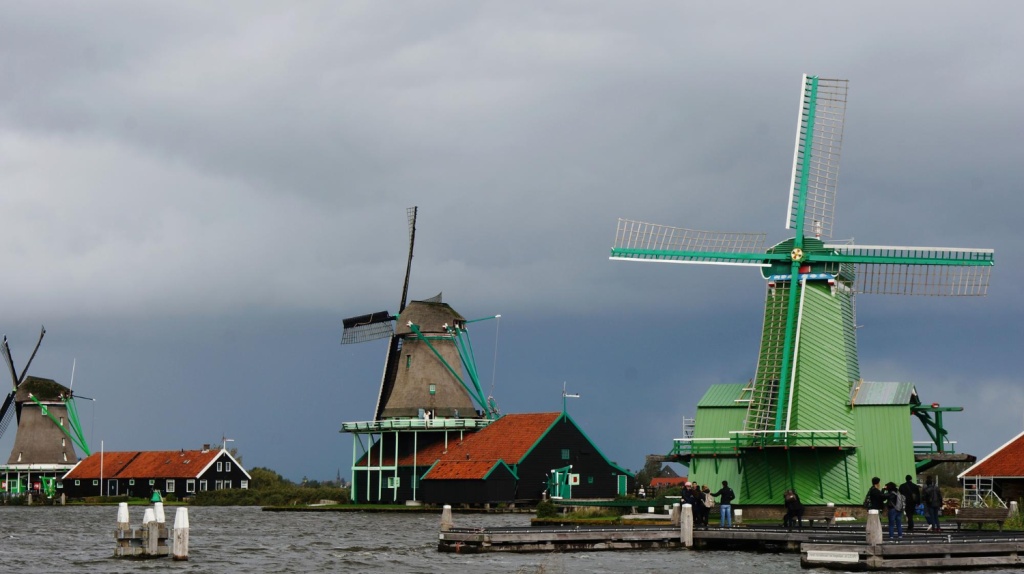 Живописная голландская деревня будет взимать с туристов плату за вход