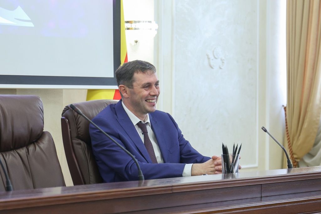 Сергей Петрин принял участие в церемонии награждения фестиваля педагогического мастерства «От признания к призванию»: отмечены лучшие педагоги Сергей Петрин принял участие в церемонии награждения фестиваля педагогического мастерства «От признания к призванию»: отмечены лучшие педагоги