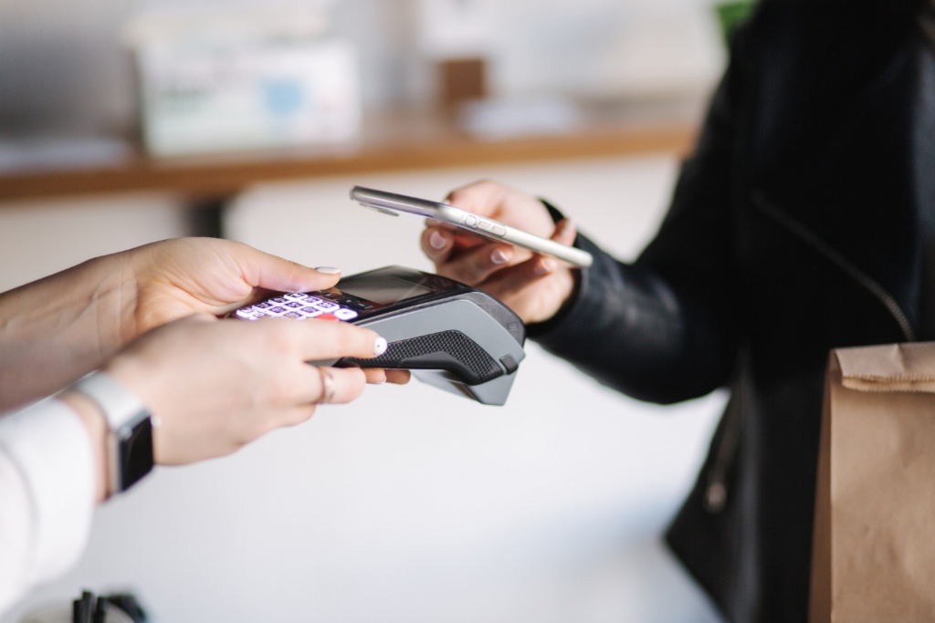 ВТБ тестирует новую технологию бесконтактных платежей