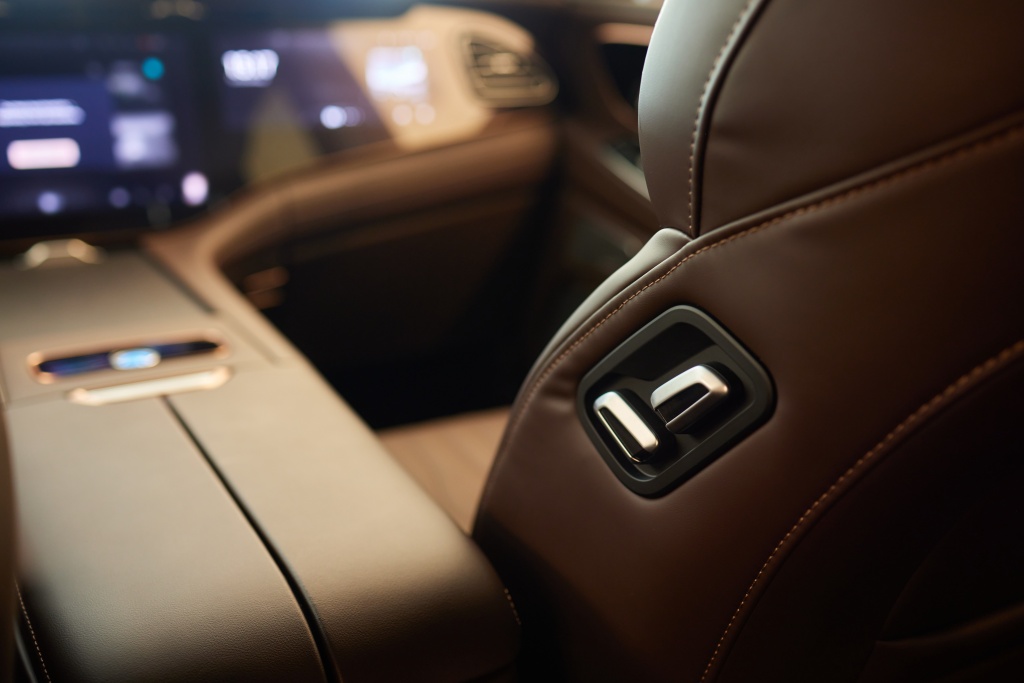 Bentley представила концепт своего первого электромобиля