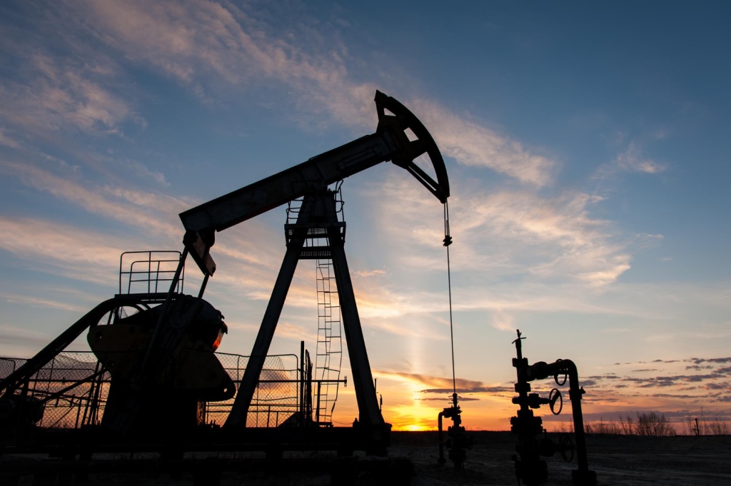 WSJ: США смягчили санкционирую политику перед выборами из-за цен на нефть