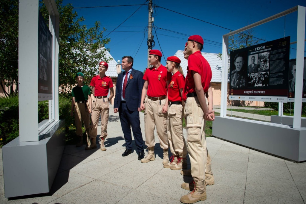 В Коломне открылась выставка «Герои с вечно русским сердцем» В Коломне открылась выставка «Герои с вечно русским сердцем»