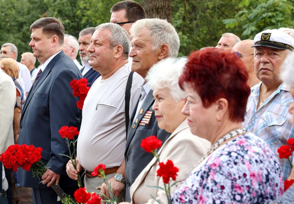 В Красногорске у памятника фронтовому кинооператору прошла церемония возложения цветов В Красногорске у памятника фронтовому кинооператору прошла церемония возложения цветов