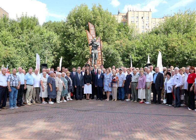 В Красногорске у памятника фронтовому кинооператору прошла церемония возложения цветов В Красногорске у памятника фронтовому кинооператору прошла церемония возложения цветов