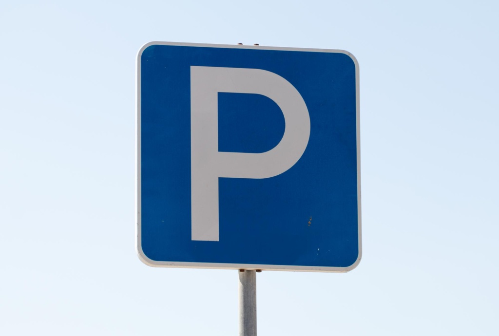 Новые дифференцированные тарифы на парковку начали действовать в Петербурге