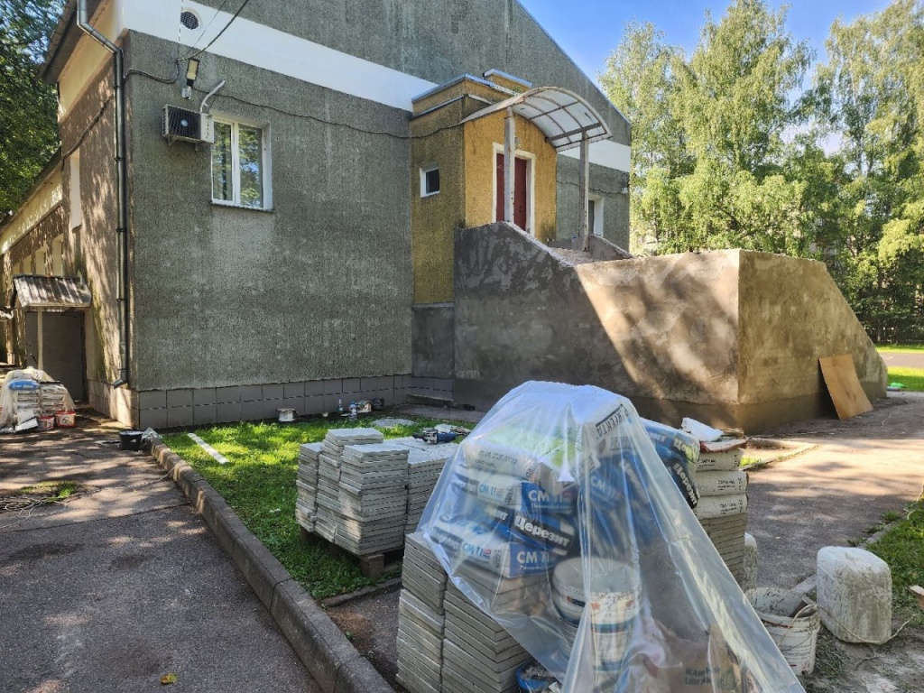 В Красноармейске отреставрировали фасад старинной школы, сохранив исторический облик здания