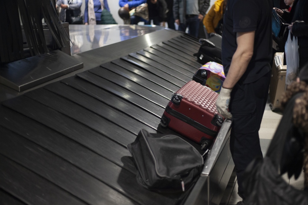 Аэропорт Пулково внедрит российских роботов-тягачей для обработки багажа