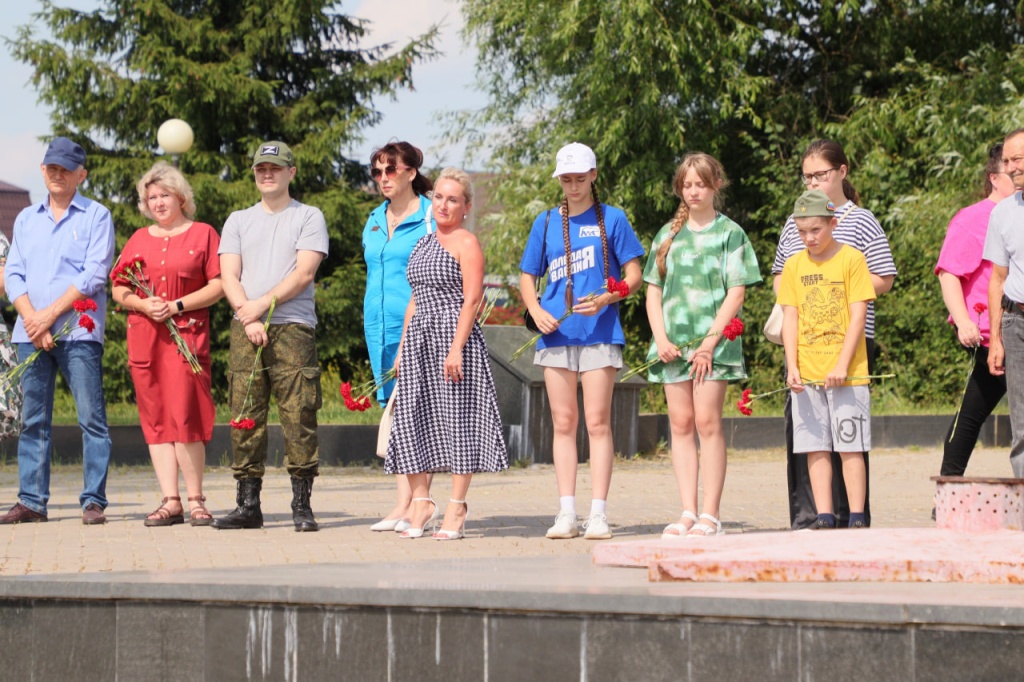 В Волоколамске отдали дань уважения ветеранам боевых действий В Волоколамске отдали дань уважения ветеранам боевых действий