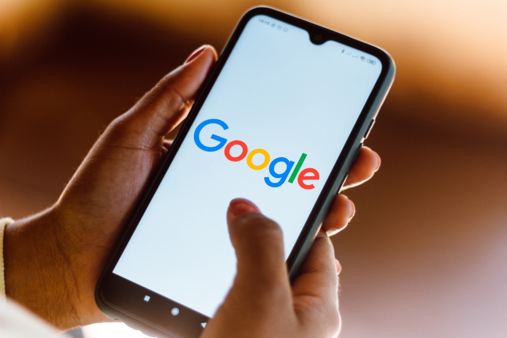 Google обвинили в уплате «огромных сумм» Samsung за установку приложения Gemini AI