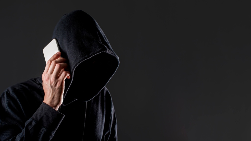 «Ведомости»: мошенники начали выманивать у граждан образцы их голосов «Ведомости»: мошенники начали выманивать у граждан образцы их голосов