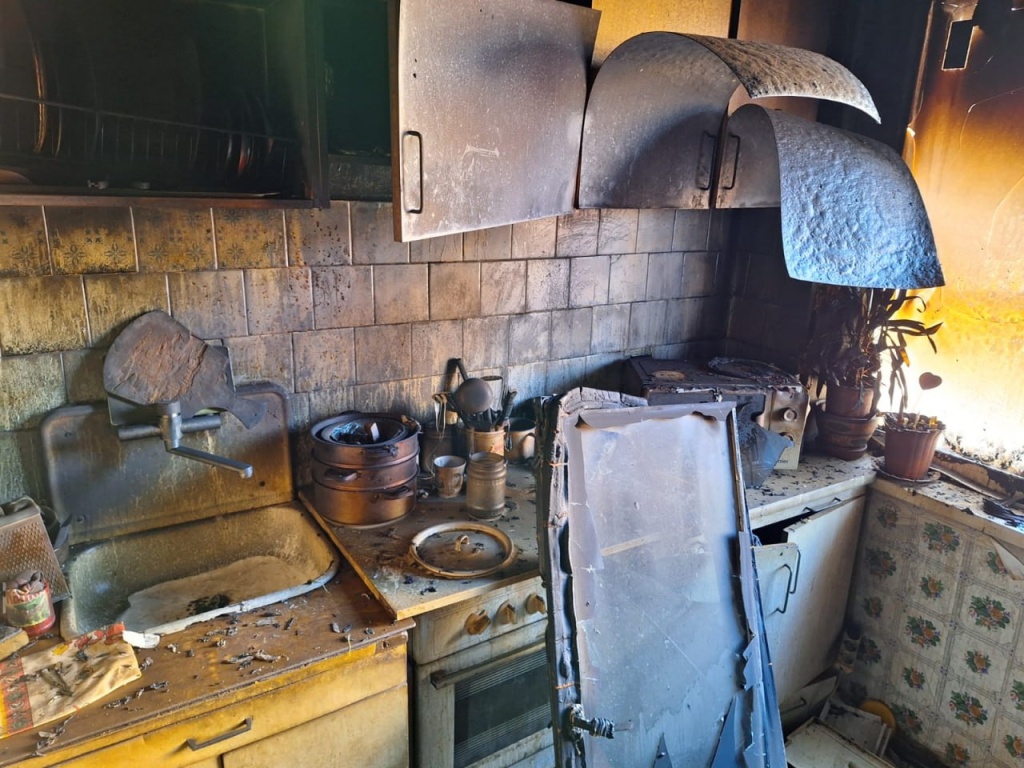 В Новосибирске из-за сломанного чайника погибли в пожаре четыре человека В Новосибирске из-за сломанного чайника погибли в пожаре четыре человека
