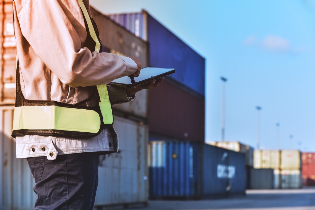 Усиленные таможенные проверки замедлили поставки из стран СНГ в Россию