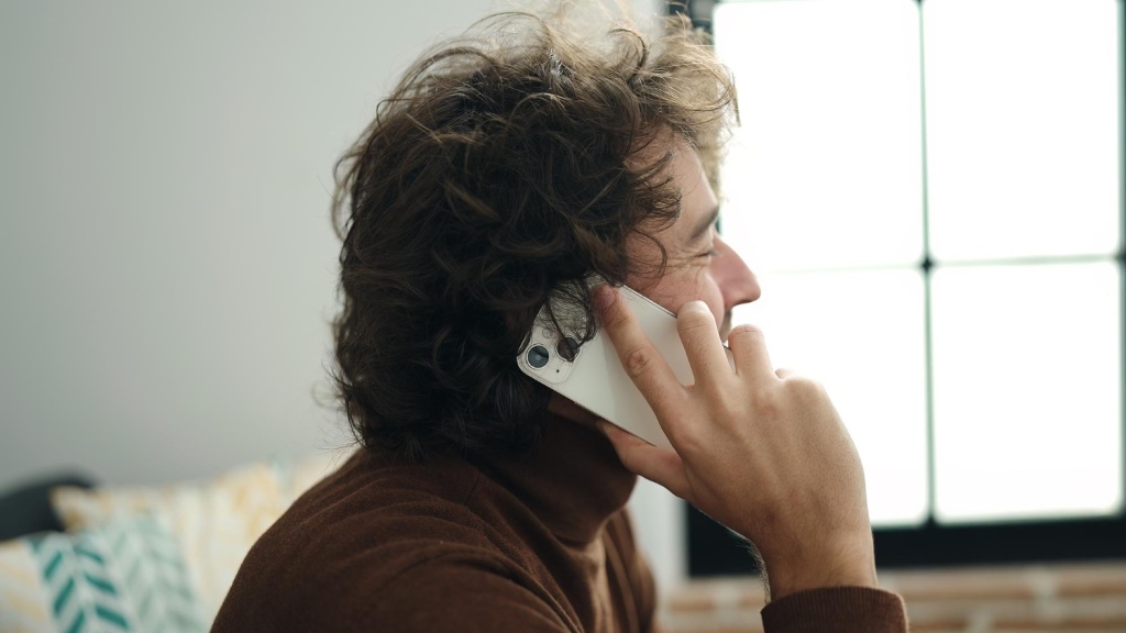 МТС внедрила технологию AI-шумоподавления в голосовую связь