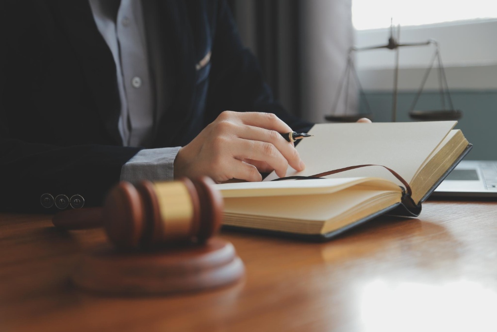 Бывшего замглавы красноярского регионального Минспорта признали виновным в мошенничестве и присвоении денег