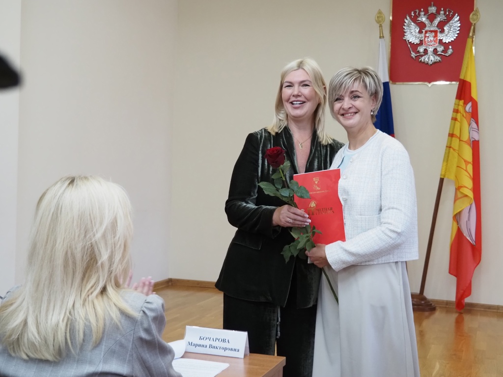 Депутаты Воронежской городской Думы вручили почётные грамоты педагогам в преддверие их профессионального праздника