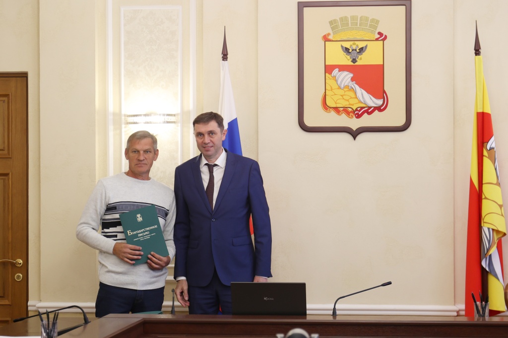 «Этот поступок заслуживает уважения»: мэр Воронежа поблагодарил коммунальщиков за помощь при тушении пожара