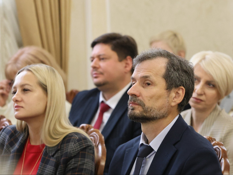 Сергей Петрин провёл еженедельное планёрное совещание: озеленение Воронежа и старт проекта метробуса — ключевые темы Сергей Петрин провёл еженедельное планёрное совещание: озеленение Воронежа и старт проекта метробуса — ключевые темы