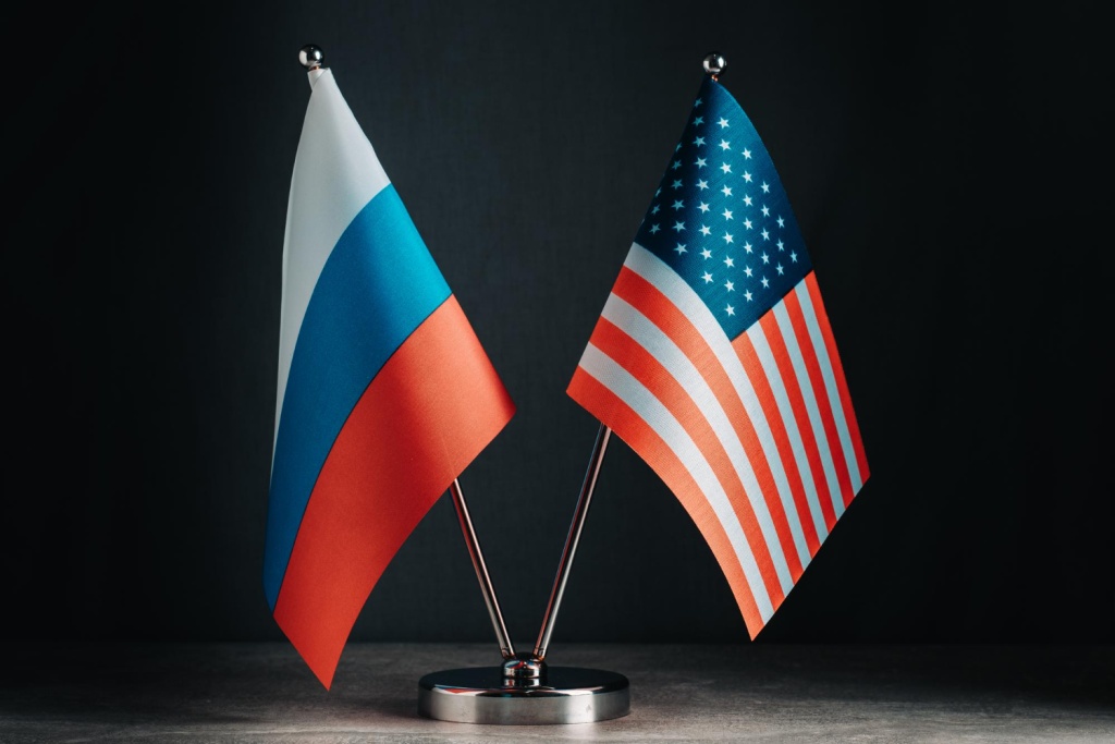 Сувениры с Путиным и Трампом появились в продаже после саммита на Аляске