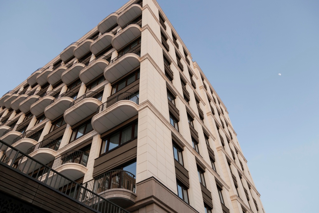 «Ъ»: россияне раскупают элитное жилье в Москве для сохранения сбережений