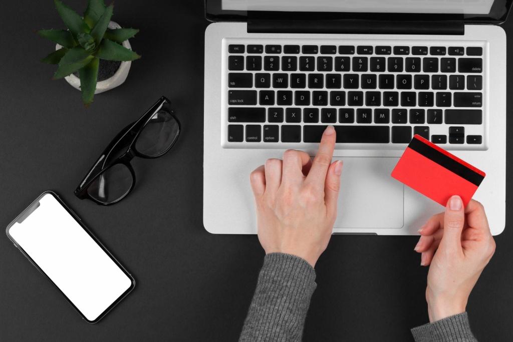 «Альфа-банк» могут оштрафовать за две рекламы с мелким шрифтом 