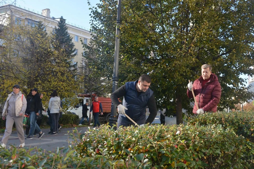 Депутаты Воронежской городской Думы приняли участие в общегородском субботнике