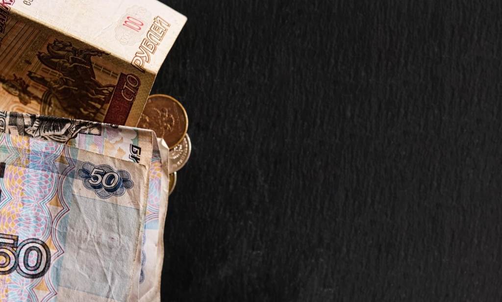 Россияне стали в полтора раза чаще оставлять «на чай»