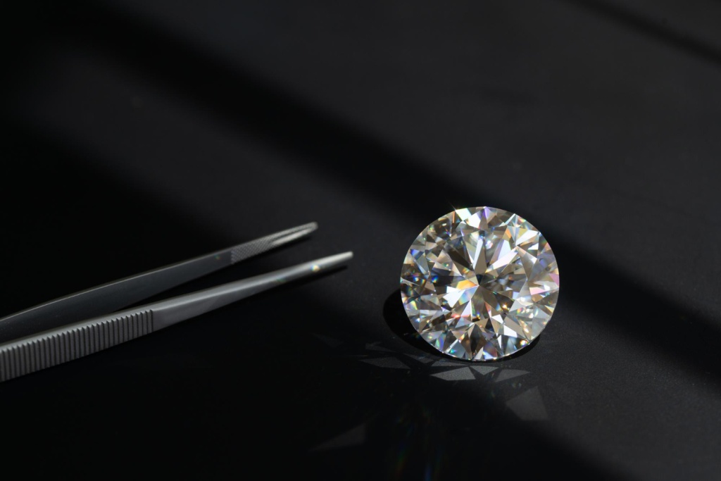 «Альфа-банк» и «Алроса» запустили ЦФА на особые бриллианты «Альфа-банк» и «Алроса» запустили ЦФА на особые бриллианты