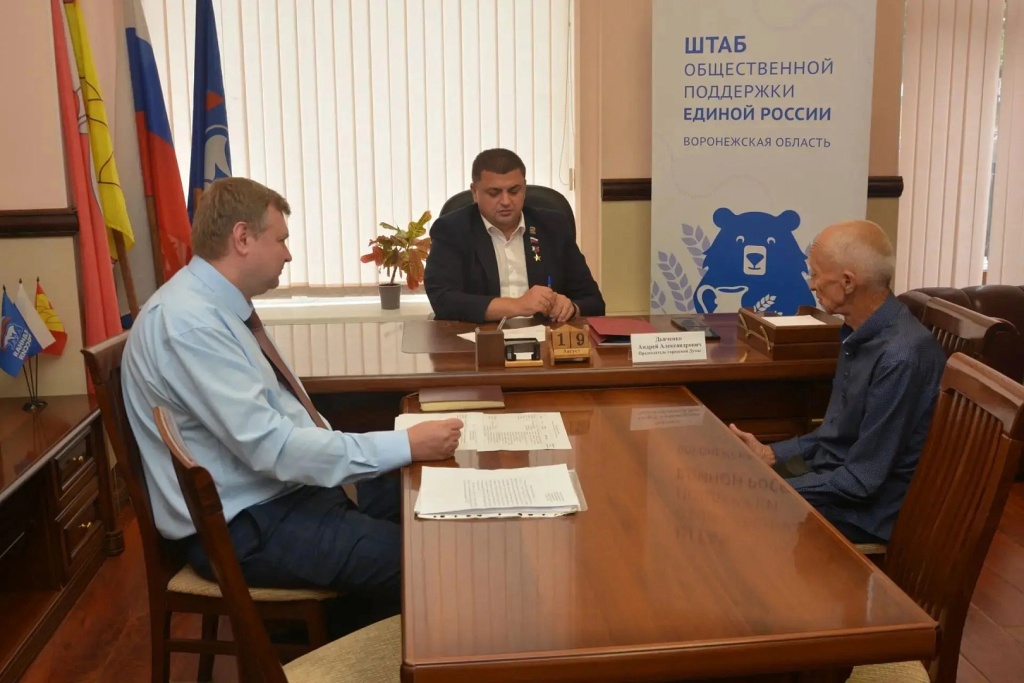 Дороги, дворы, документы: председатель гордумы Андрей Дьяченко провёл приём граждан