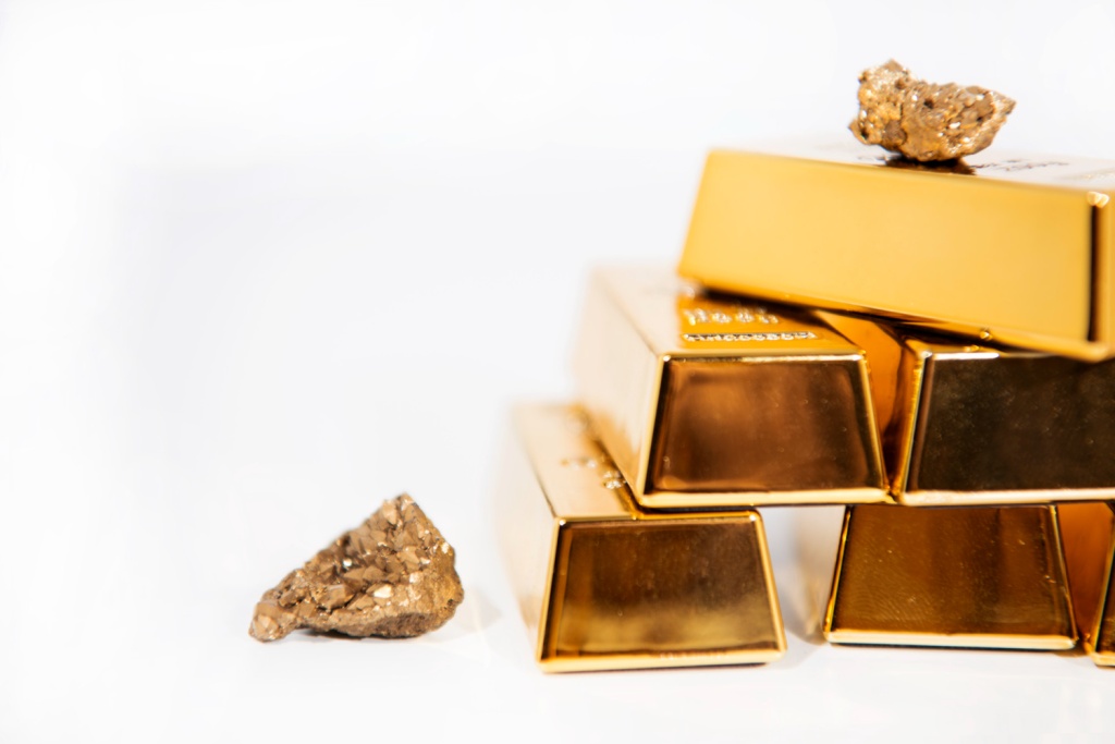 Цена золота впервые в истории превысила $2950 за тройскую унцию