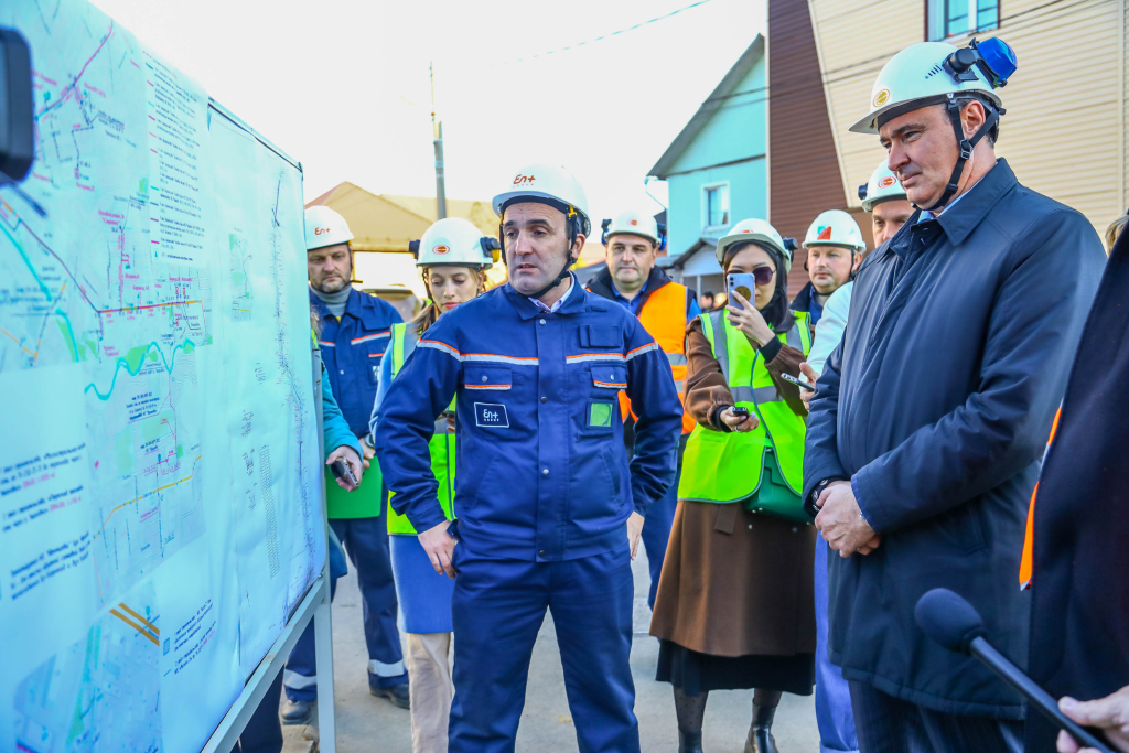 В Иркутске начали прокладывать тепловой луч В Иркутске начали прокладывать тепловой луч