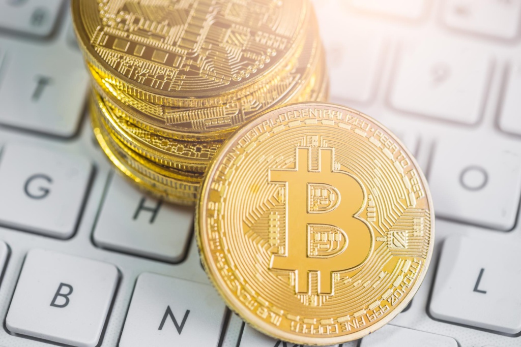 Биткоин за ночь подорожал до 66 тысяч долларов