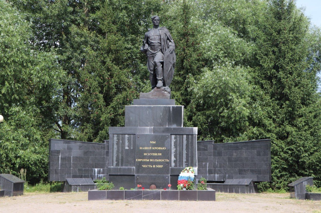 В Волоколамске отдали дань уважения ветеранам боевых действий В Волоколамске отдали дань уважения ветеранам боевых действий