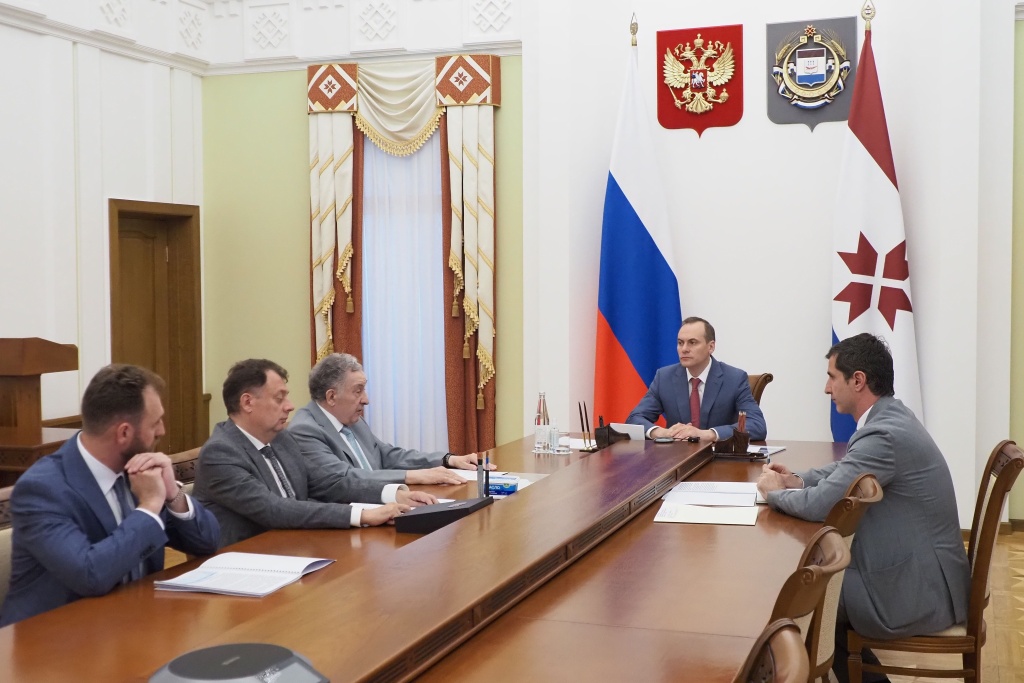 Артём Здунов обсудил развитие «Оптикэнерго» с руководством группы компаний