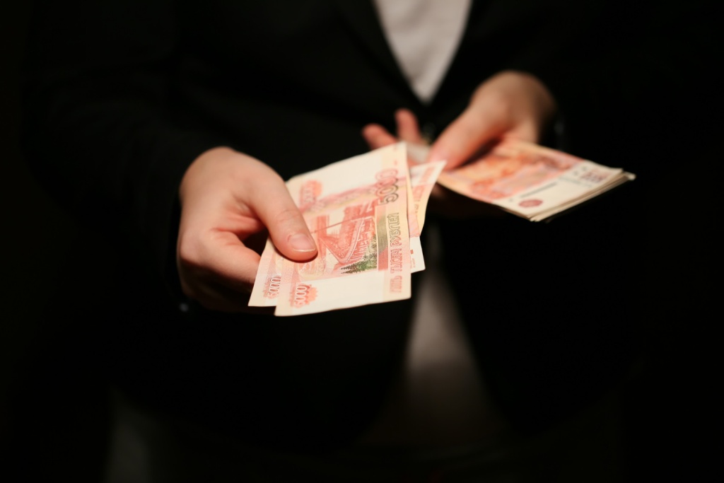 В Иркутске муниципальный работник попался на взятке на сумму в полмиллиона рублей