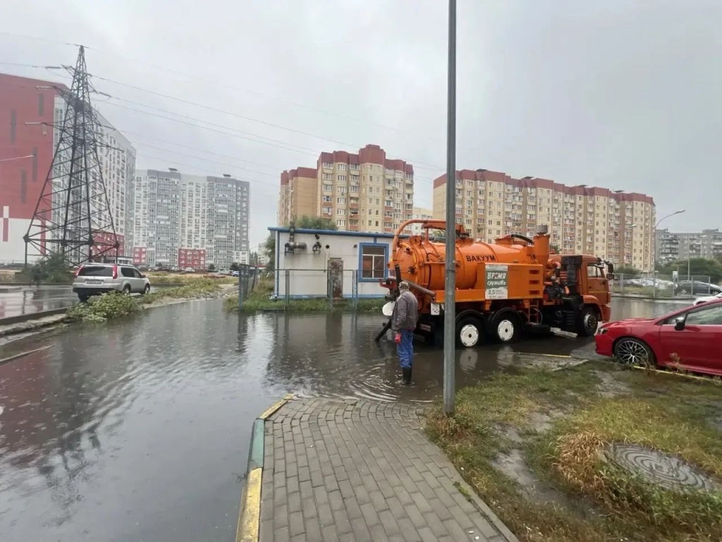 Как в Воронеже устраняют последствия осадков