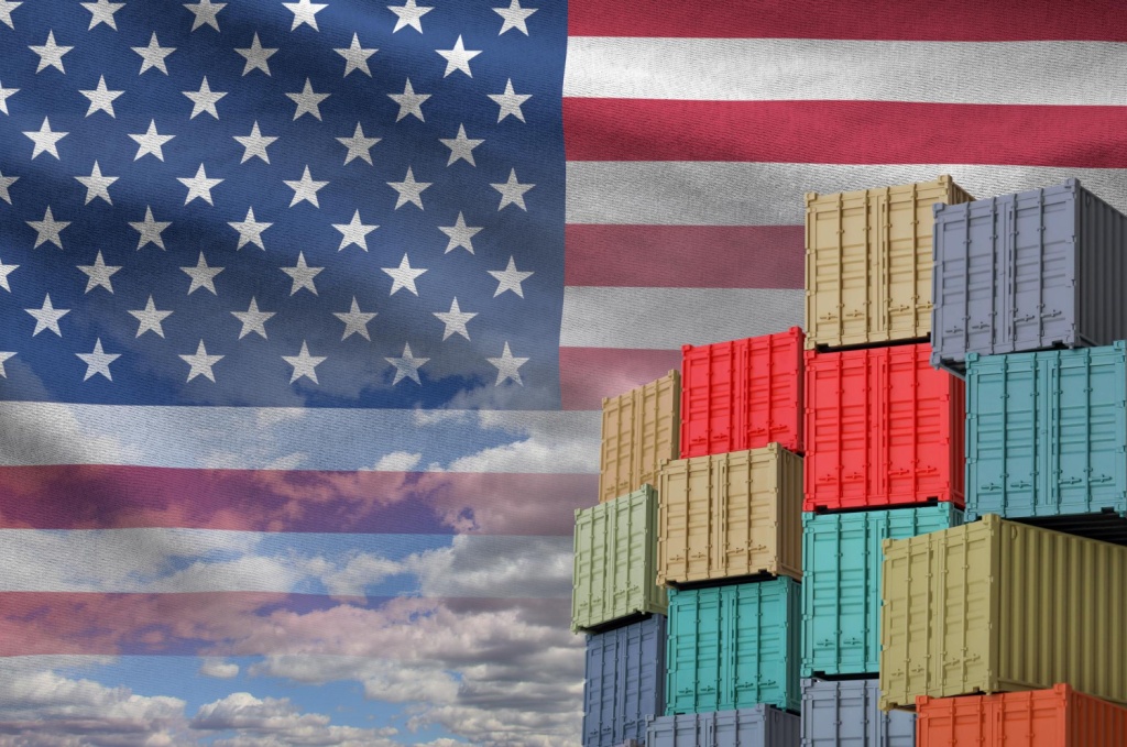США вводят дополнительные 10%-ные пошлины на весь импорт