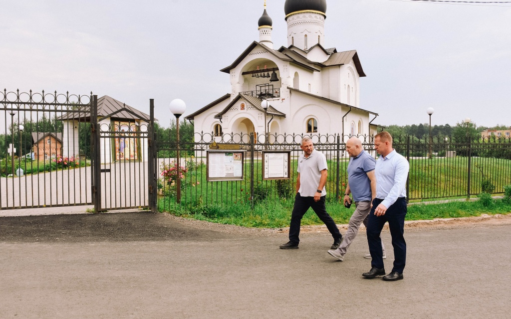 В подмосковном посёлке Зеленоградский капитально отремонтировали более тысячи метров дороги