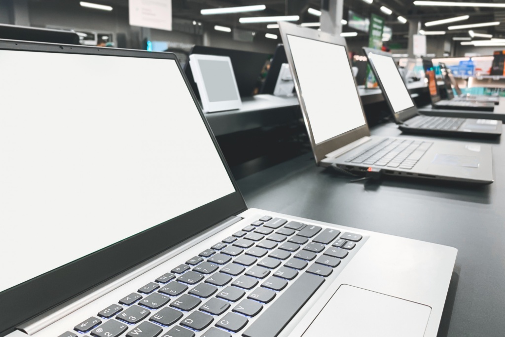 Ноутбуки российского производства вышли в лидеры продаж Ноутбуки российского производства вышли в лидеры продаж