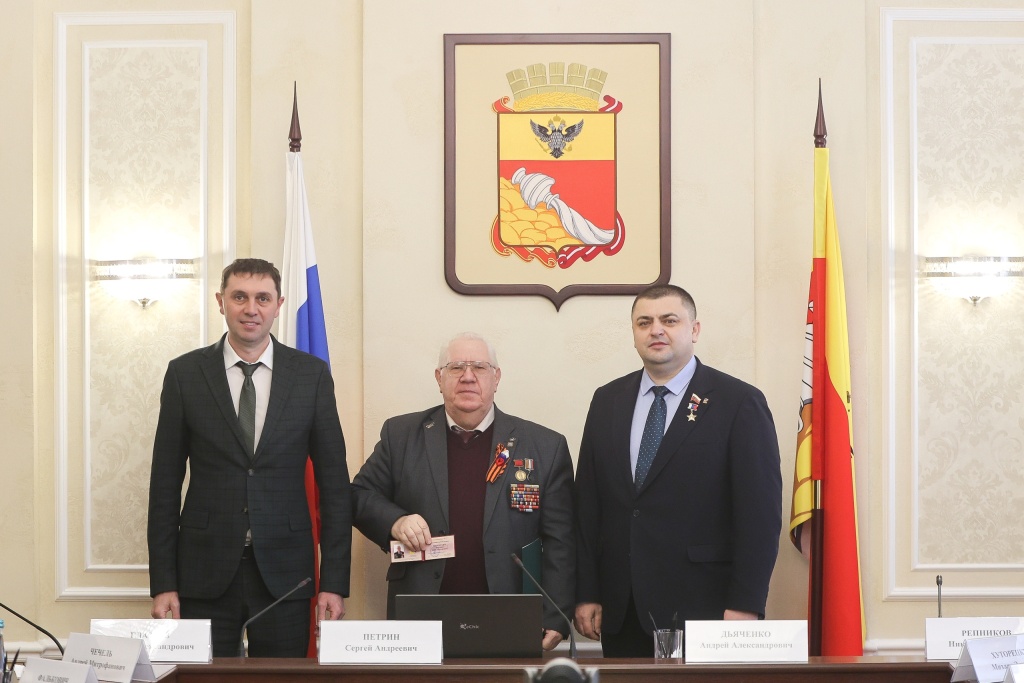 Мэр Воронежа Сергей Петрин и председатель гордумы Андрей Дьяченко открыли работу Общественной палаты нового созыва: утверждены ключевые инициативы на 2026 год