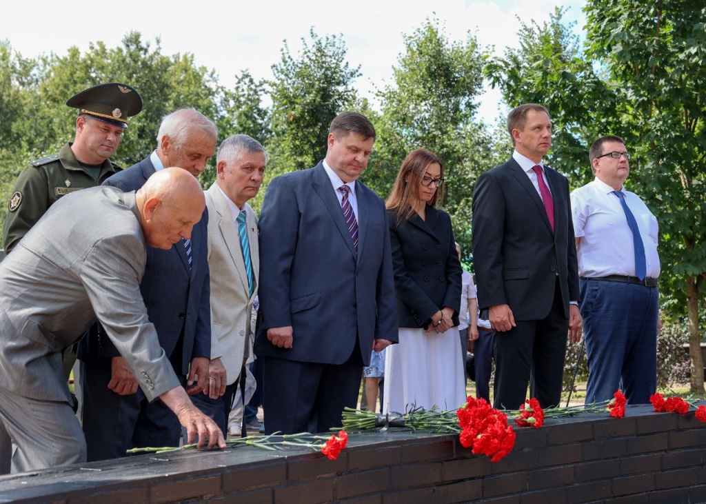 В Красногорске у памятника фронтовому кинооператору прошла церемония возложения цветов В Красногорске у памятника фронтовому кинооператору прошла церемония возложения цветов