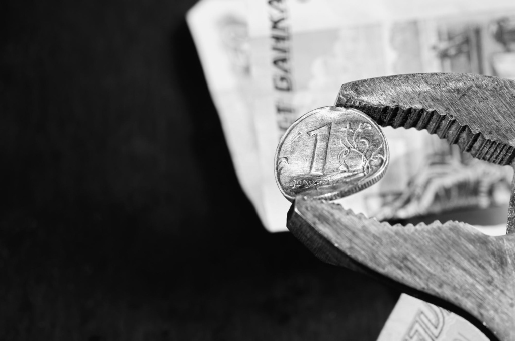 Великобритания ввела санкции против российского Новикомбанка