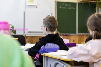 «Бесплатное» образование за свой счёт: родители платят, учителя унижаются, директора идут под суд