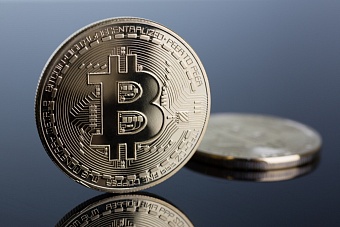 Биткоин демонстрирует волатильность: взлёт до $90 000 сменился коррекцией