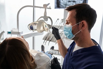 Почти половина российских стоматологий нарушает закон: чем это грозит пациентам и экономике