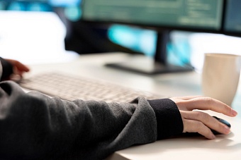 Средняя зарплата IT-специалистов в 2025 году выросла до 146 тысяч рублей